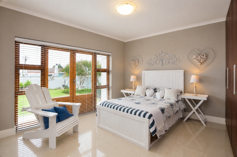 4 Bedroom Property for Sale in Yzerfontein Western Cape